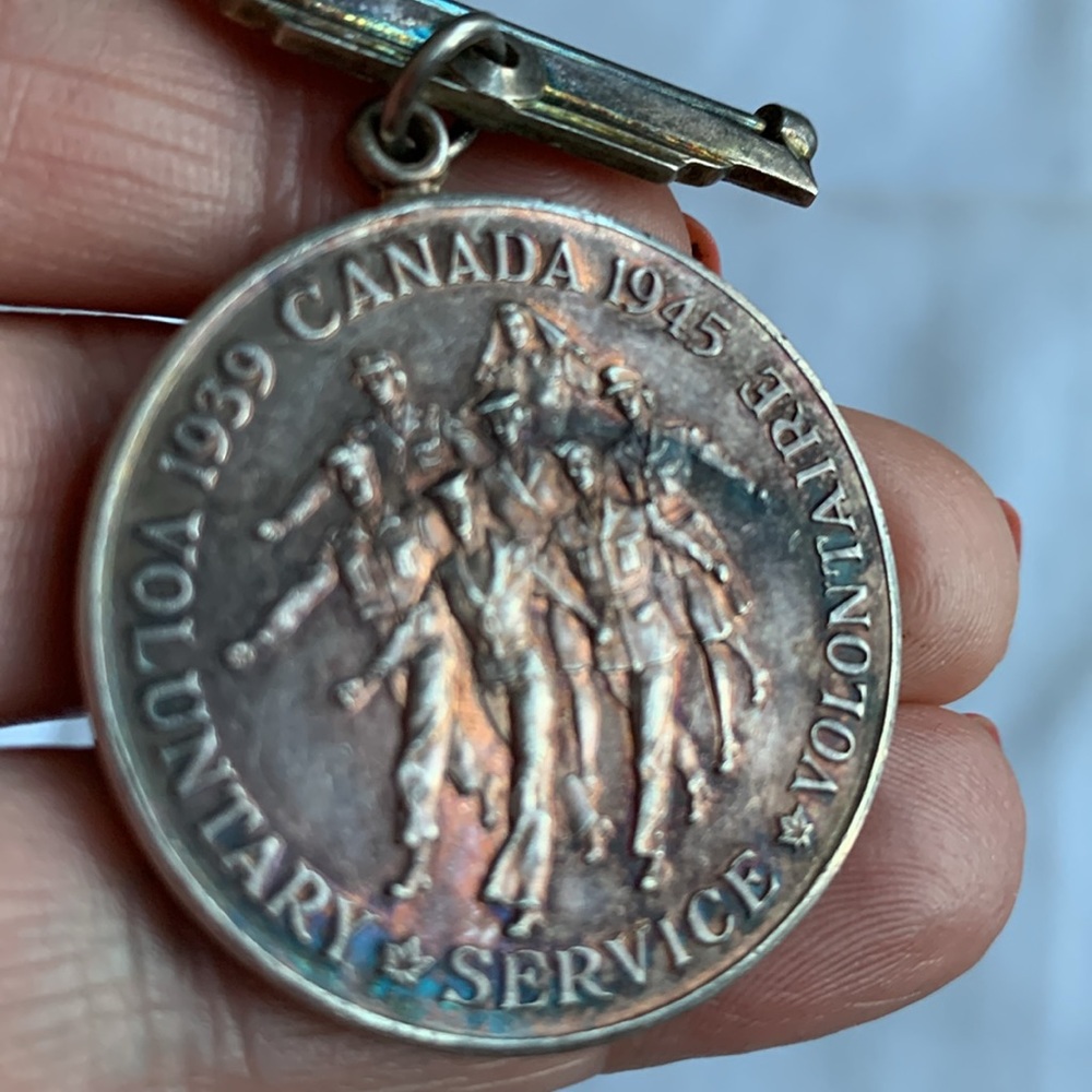 Silver Canadian war related volunteer service medal. An antique medal
1939-1945